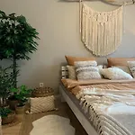 Апартаменты Wunderschoene Altbauwohnung In Toplage Biederitz