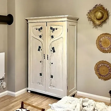 Wunderschoene Altbauwohnung In Toplage Appartement Biederitz