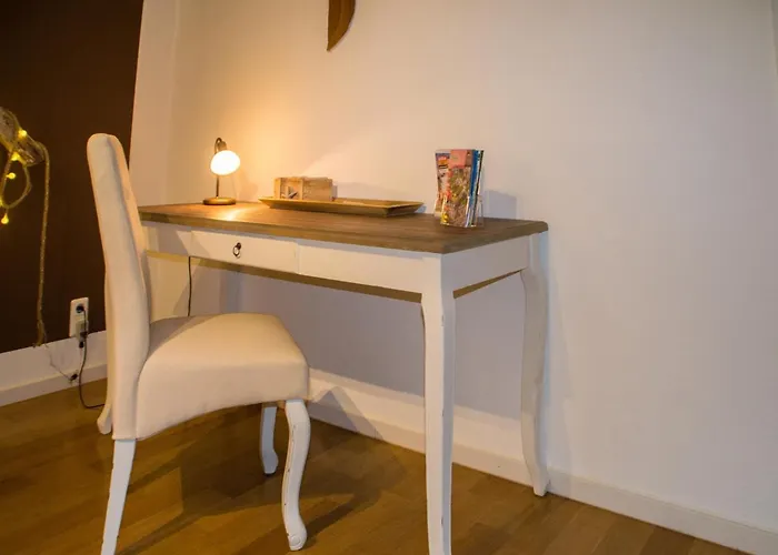 Wunderschoene Altbauwohnung In Toplage Biederitz